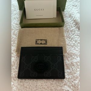 Men’s Gucci retro wallet with money clip.